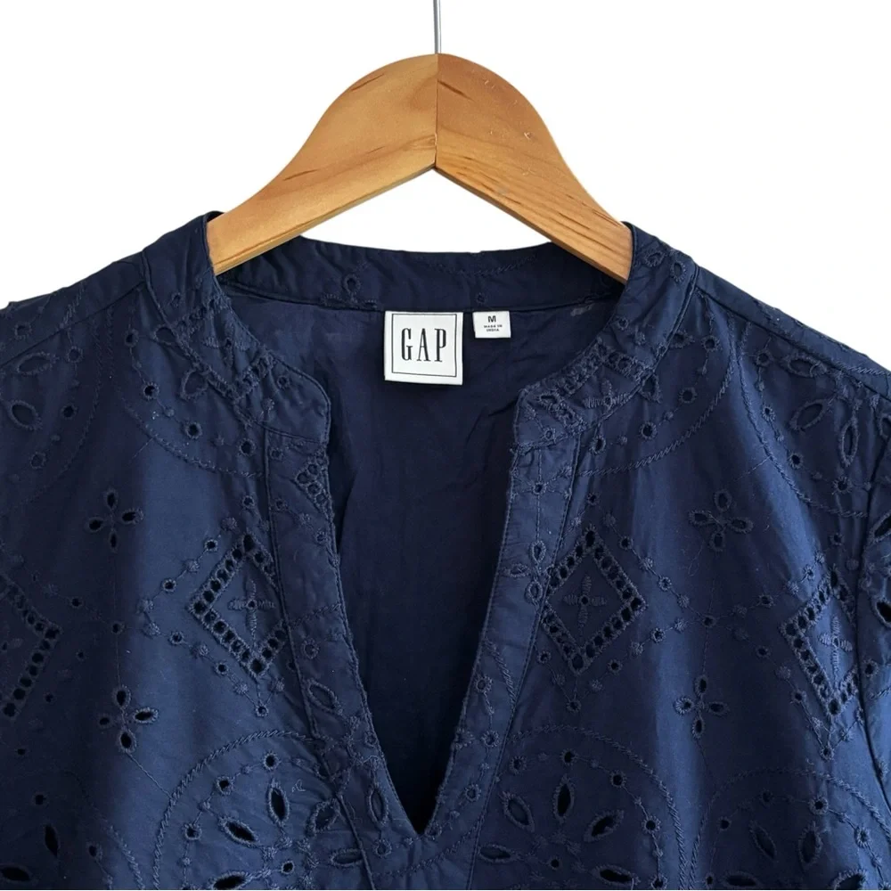 GAP 3/4 Length Sleeve Eyelet Navy Uniform M